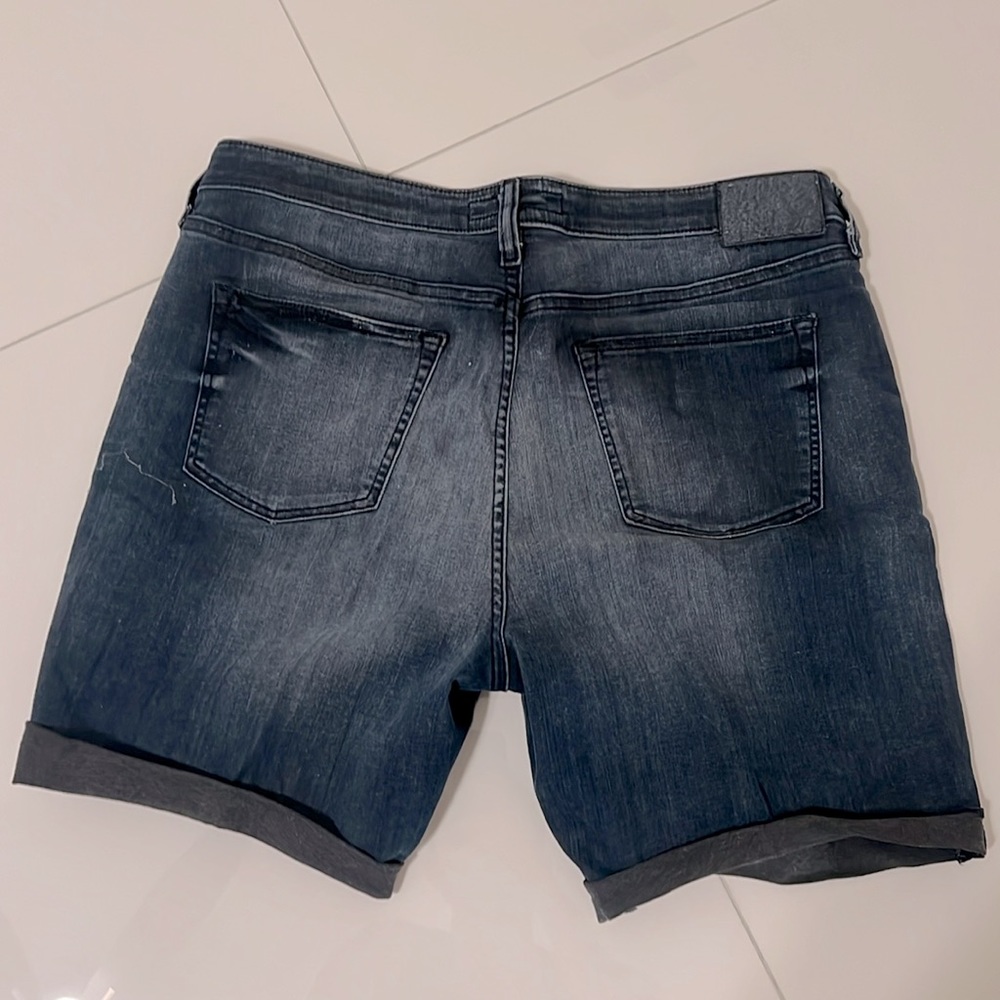 Custom Express Shorts - Picture 3 of 3